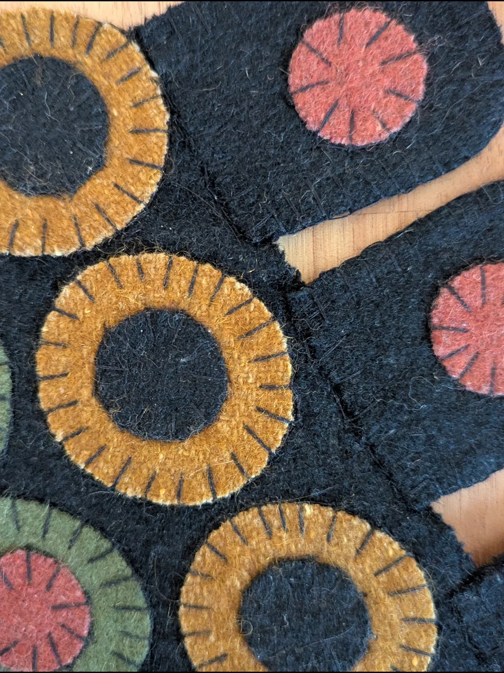 Wool Felt Penny Rug Table Runner Primitive Folk Art Americana 30